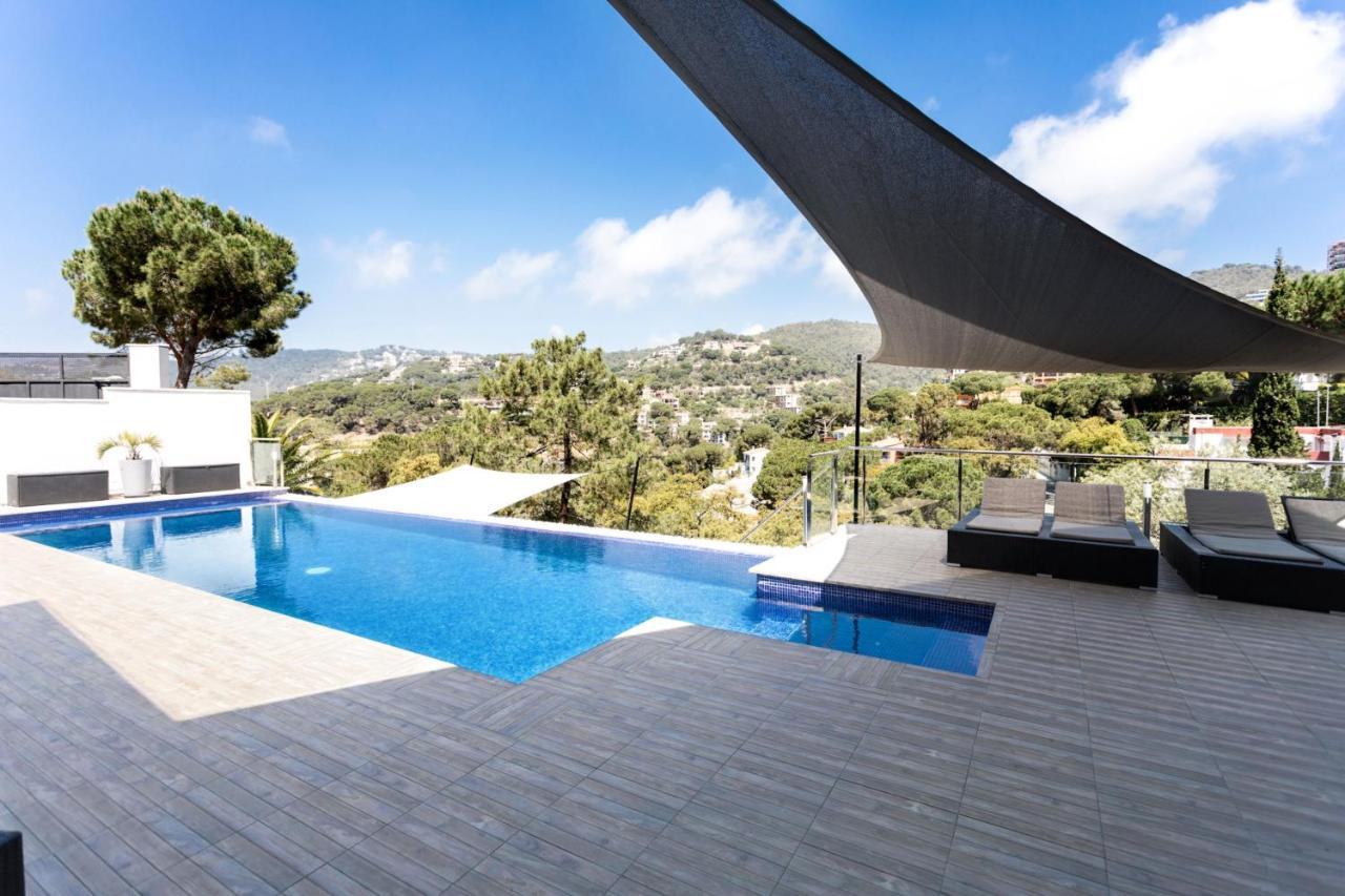 Villa Lloret: Beachside Retreat With Private Pool And Garden *